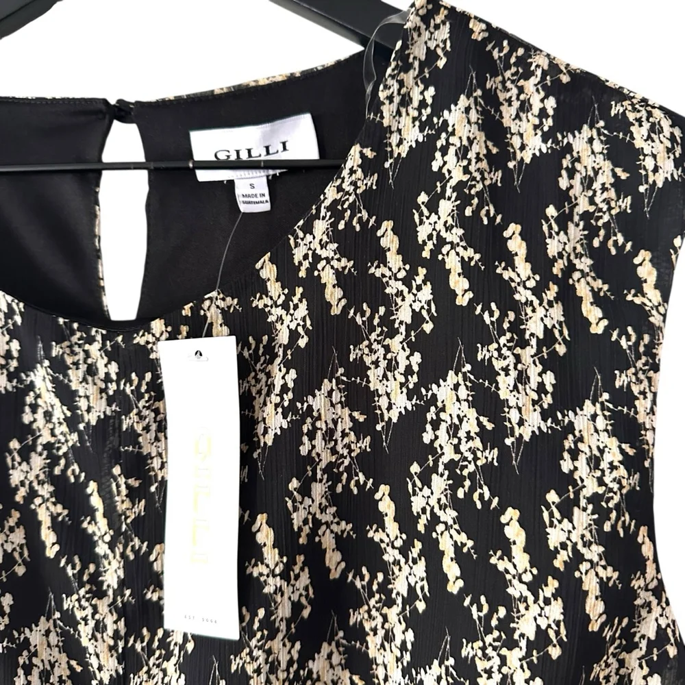 Gilli Black Cream Twist Front Blouse Top | Holiday Party | Size S